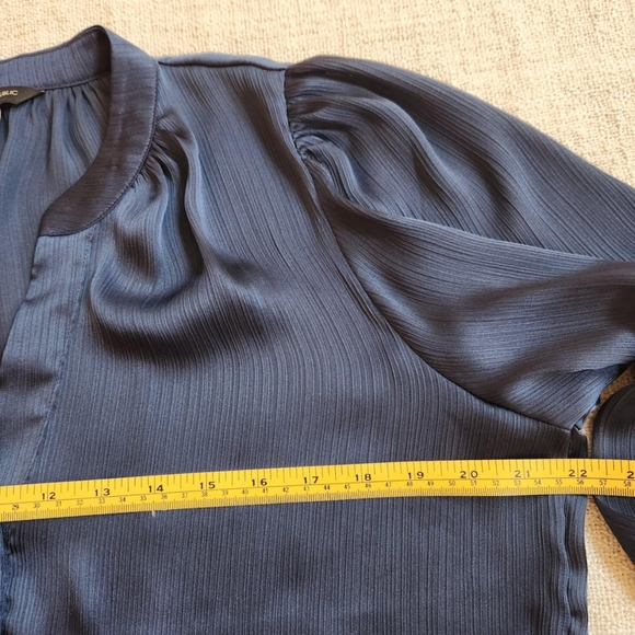 Banana Republic Silky Collarless Blouse - Navy Blue - Size Petite M - Picture 6 of 7